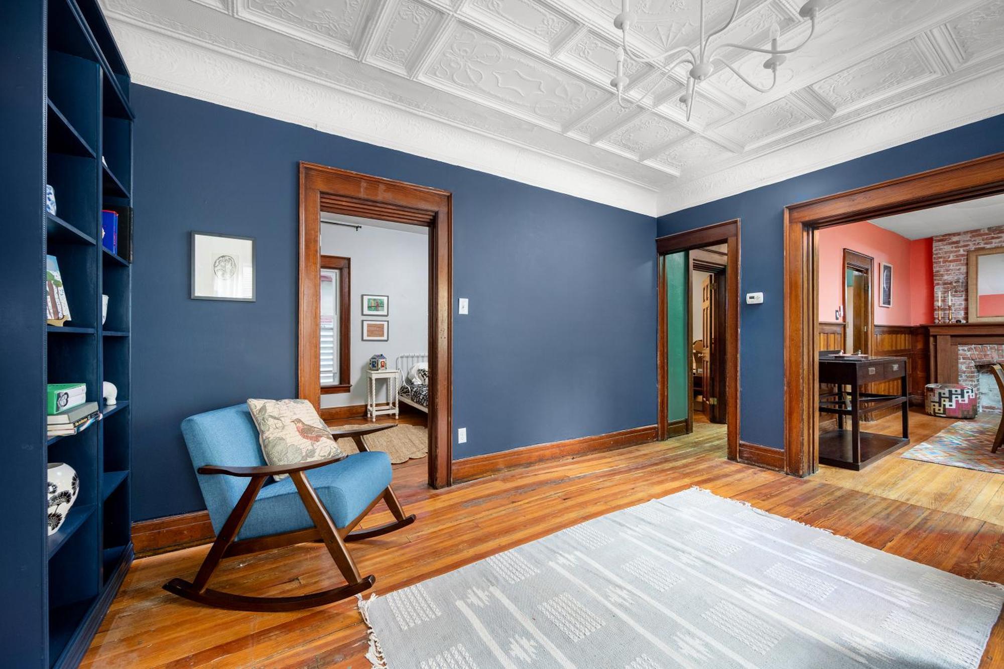 Historic & Spacious 3 Bedroom Family Gem On Peaceful Street Apartment *